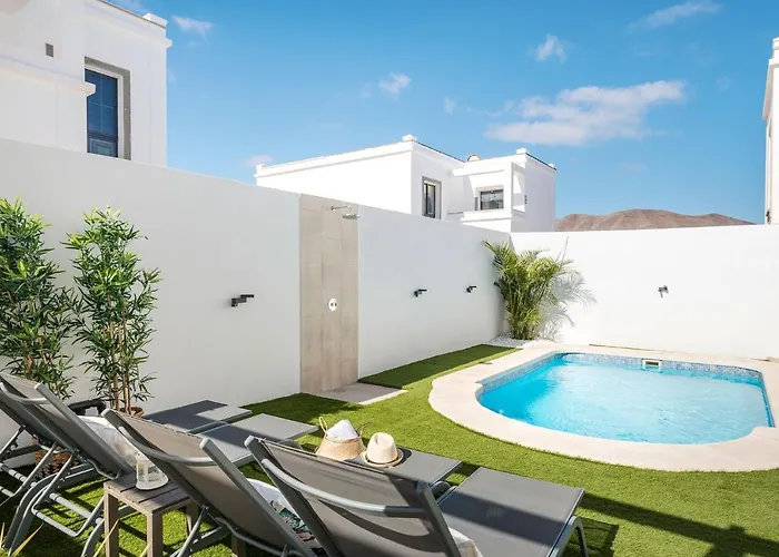 Palmera Jacuzzi Вилла Яйса