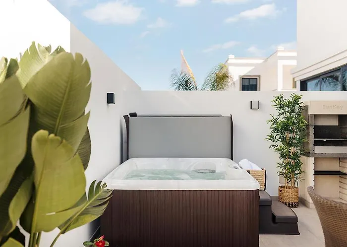 Вилла Palmera Jacuzzi *